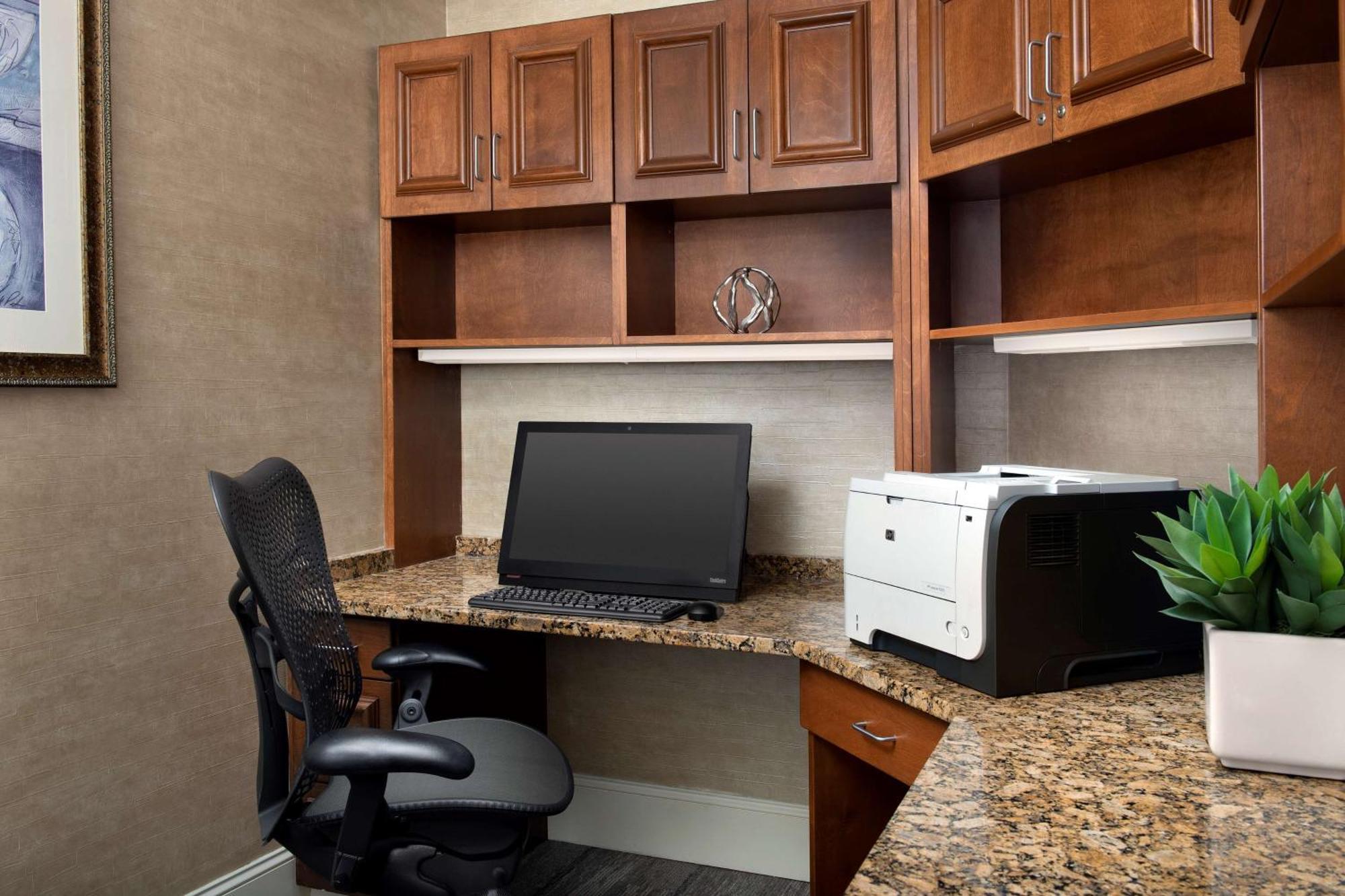 Hilton Garden West/cedar Bluff Hotel
