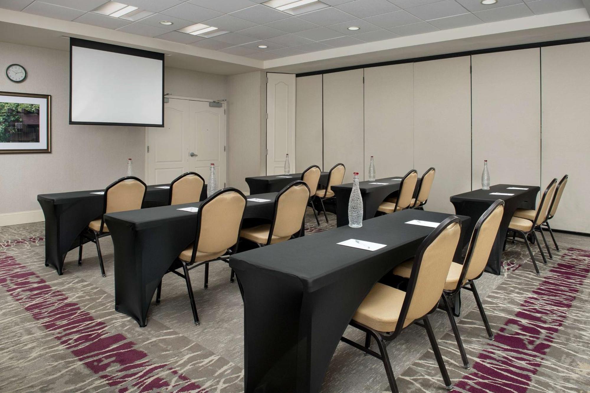 Hilton Garden West/cedar Bluff 3*